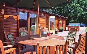 Cider Mill Lodge - Hw7420